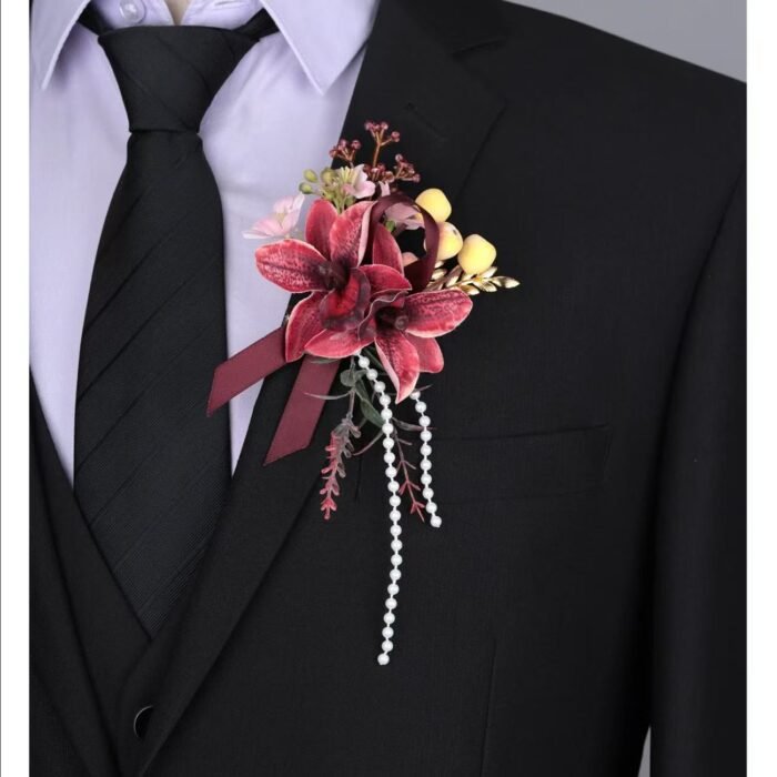 Crimson boutonniere - 图片 1